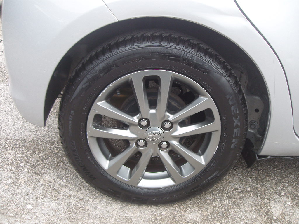 TOYOTA YARIS 1.0 BENZINA LOUNGE